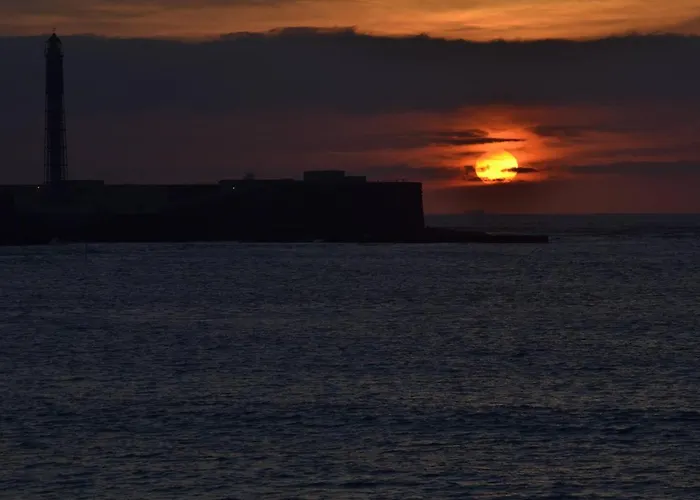 Esencia de Cádiz Entre la Viña y el mercado