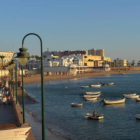 Esencia De Cadiz Entre La Vina Y El Mercado Extérieur photo