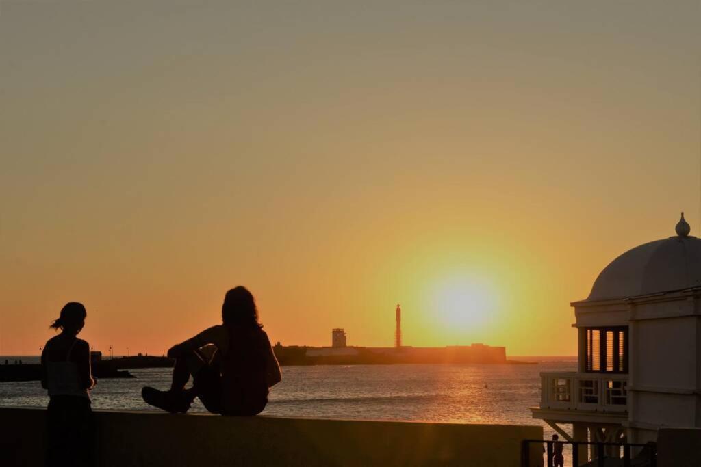 Esencia De Entre La Vina Y El Mercado Cádiz